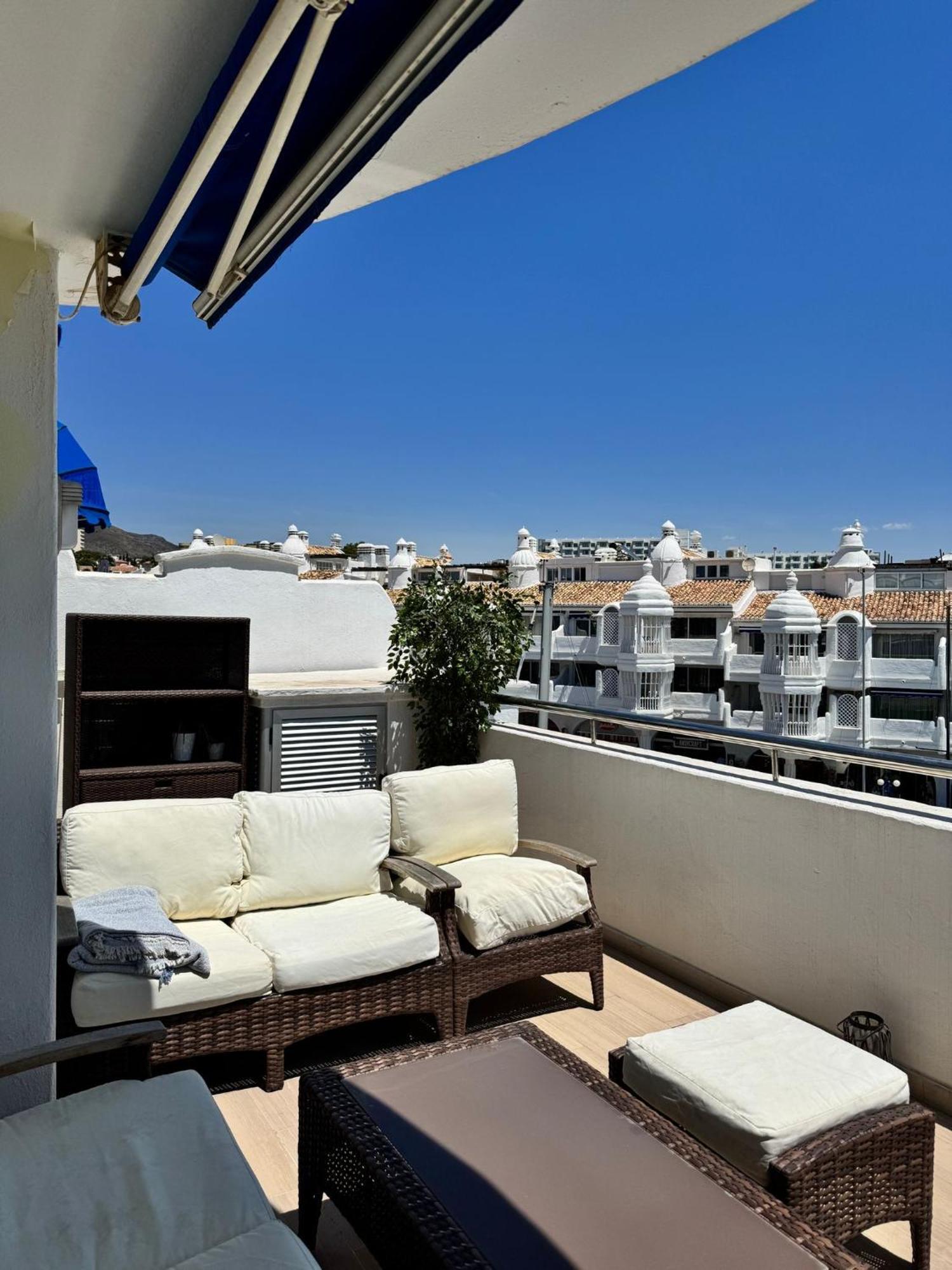 Lujoso Atico Duplex En Puerto Marina Lejlighed